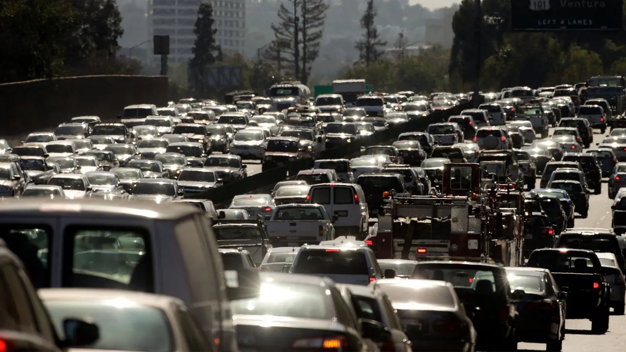 Heavy rush hour traffic on the Los Angeles 101 freeway with the Ventura exit sign visible